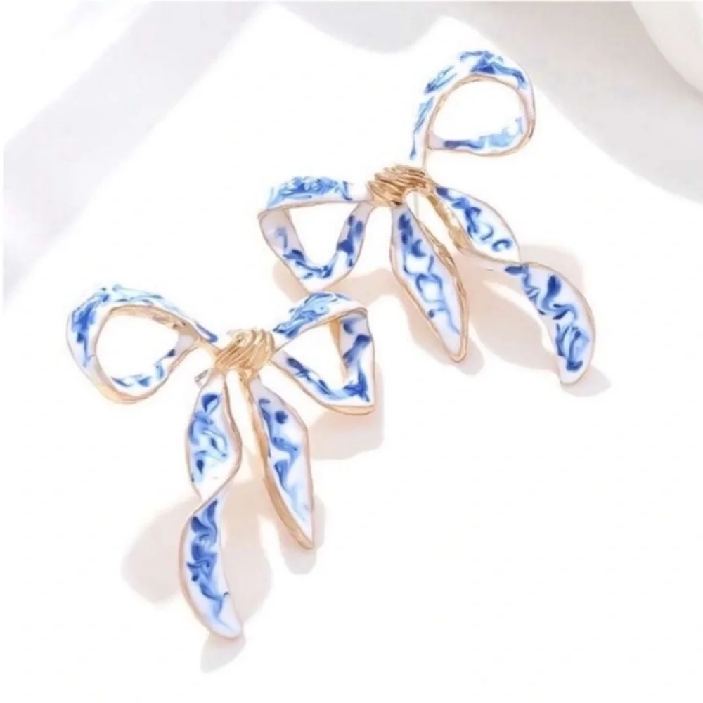 New! Blue Oil Drip Porcelain Bow Gold Earrings (3005) NWOT - Picture 1 of 3